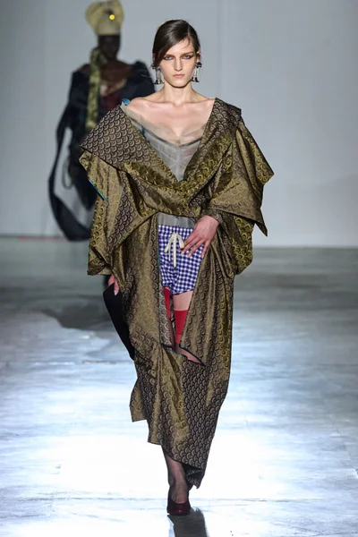 Look 27